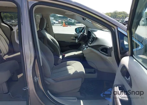 2017 Chrysler Pacifica Touring from USA, damaged, VIN 2C4RC1DG7HR771861